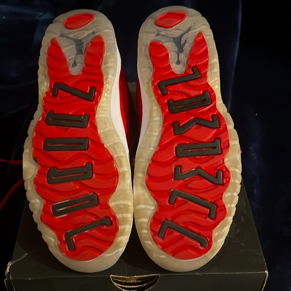 Kids retro 11 red size 3
Worn once. Price negotiable - Picture 3 of 5